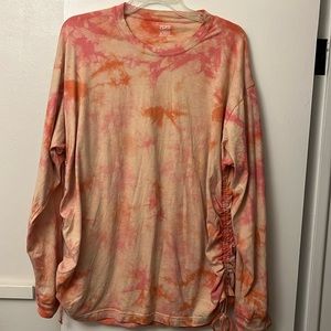 Long sleeve t-shirt with fun side ruching detail.